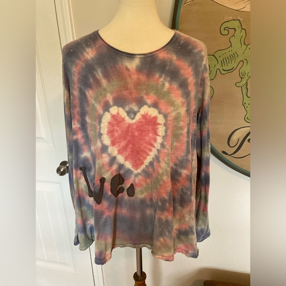 Magnolia Pearl Top Tee Tie Dye Love Applique Dylan T Shirt - Picture 5 of 11